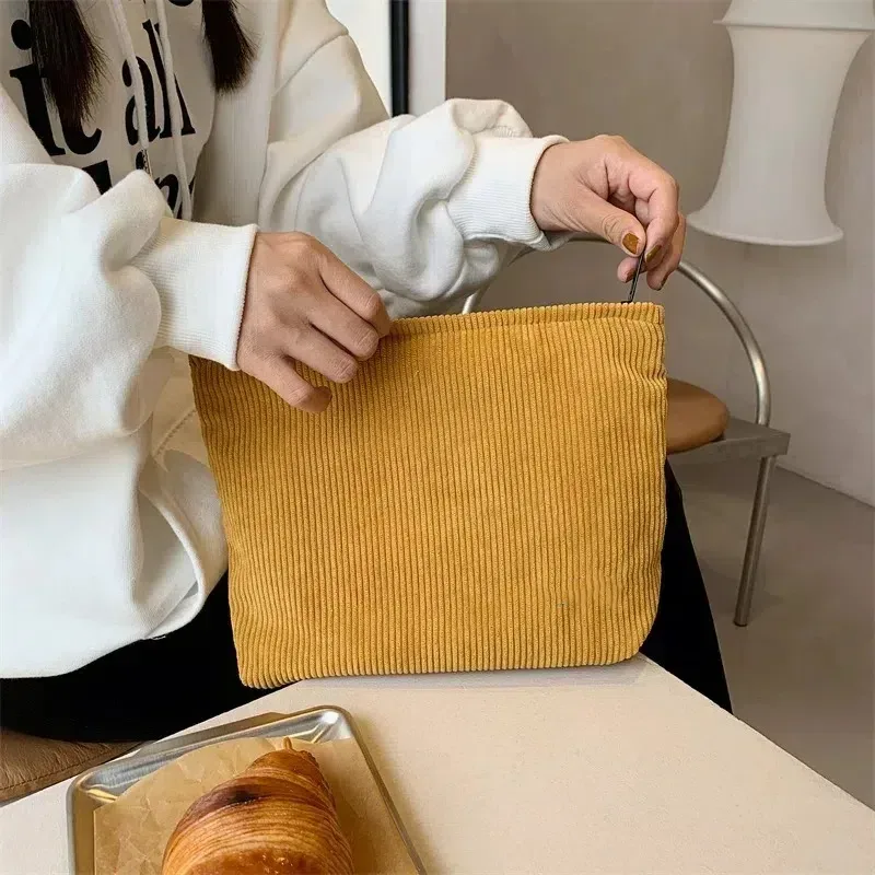 trousse de maquillage personnalisée en velours côtelé, cadeau pour demoiselle d'honneur, pochette de voyage pour les vacances, trousse de toilette personnalisée avec nom, trousse de toilette de voyage