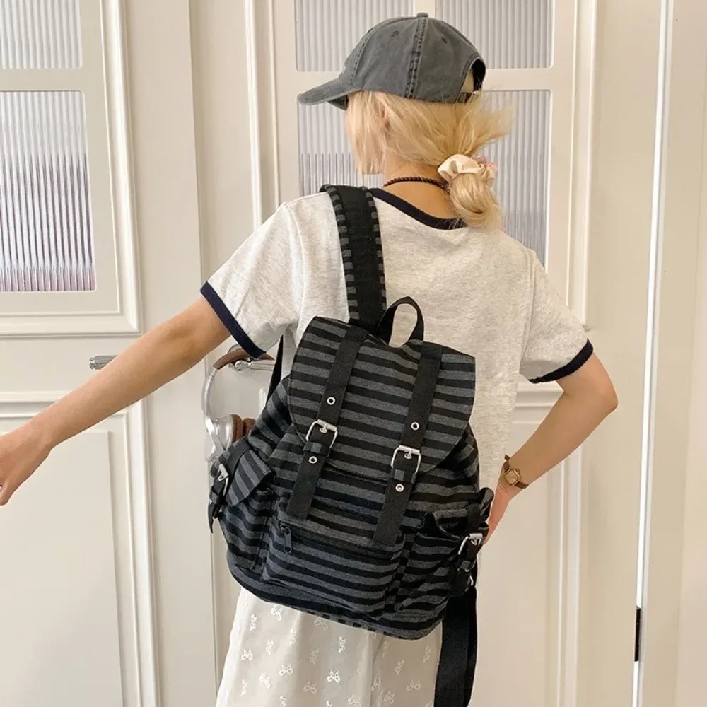 Sac à dos rétro à rayures de grande capacité, style Y2K, multi-poches, sac d'école pour étudiants, sac de randonnée et de camping en nylon, style coréen.