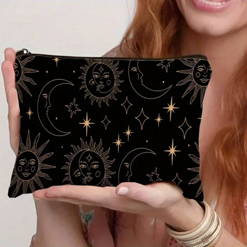 trousse de maquillage soleil et lune pour voyage, adaptée aux hommes et aux femmes, conçue pour organiser les cosmétiques et autres essentiels.
