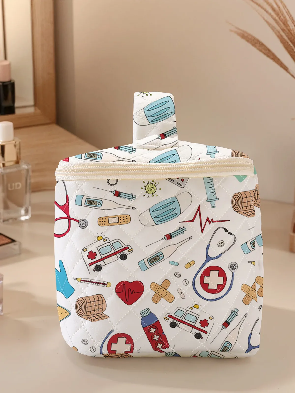 trousse polyester cosmétiques motifs médicaux blanc voyage petite taille maquillage seringues bandages stéthoscopes ambulances