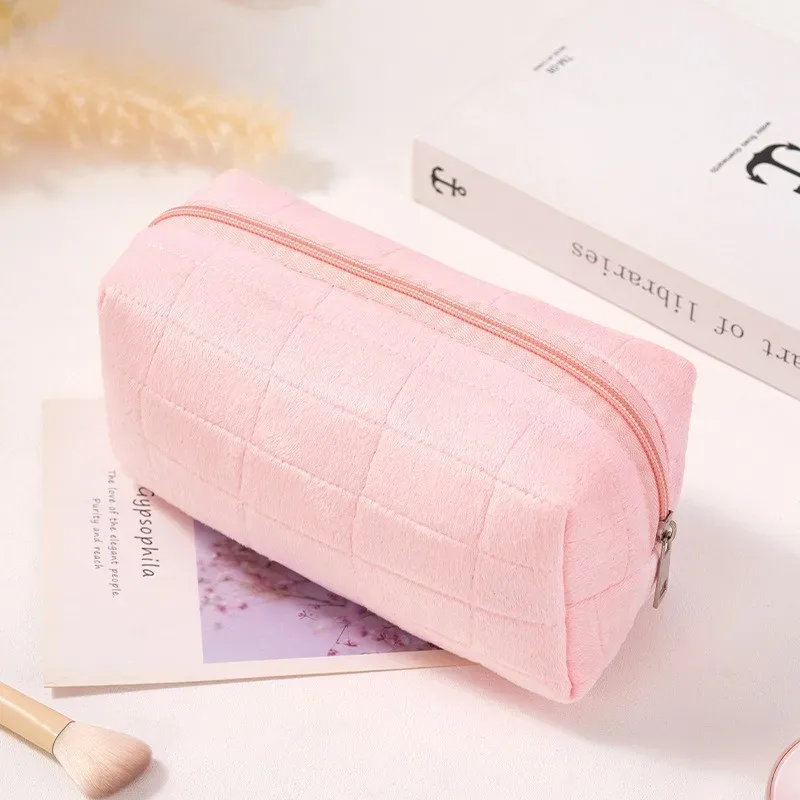 sac de rangement de maquillage en peluche avec nom brodé personnalisé - trousse de toilette de voyage portable douce, parfaite pour les cadeaux d'anniversaire et l'utilisation quotidienne