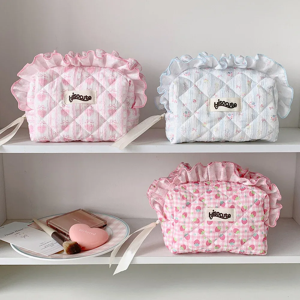 sac de maquillage coréen tendance en dentelle florale avec motif de fraises, sac de toilette portable mignon pour filles, grande capacité, cadeaux pour femmes