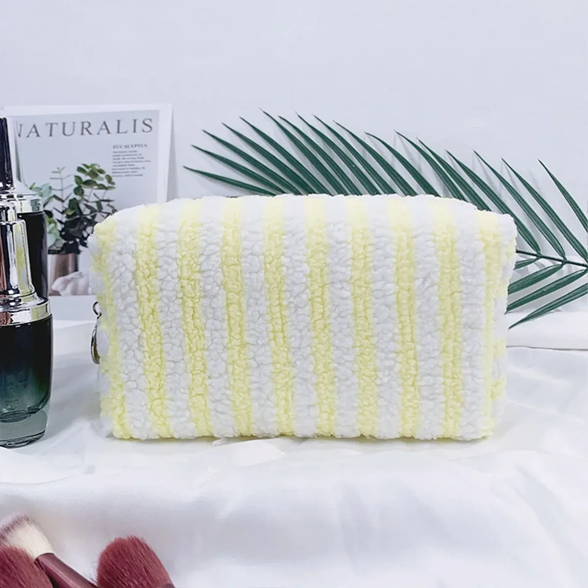 pochette de maquillage personnalisée brodée en seersucker, grande pochette cosmétique rayée matelassée, organiseur de toilette de voyage, cadeau de mariage pour demoiselle d'honneur