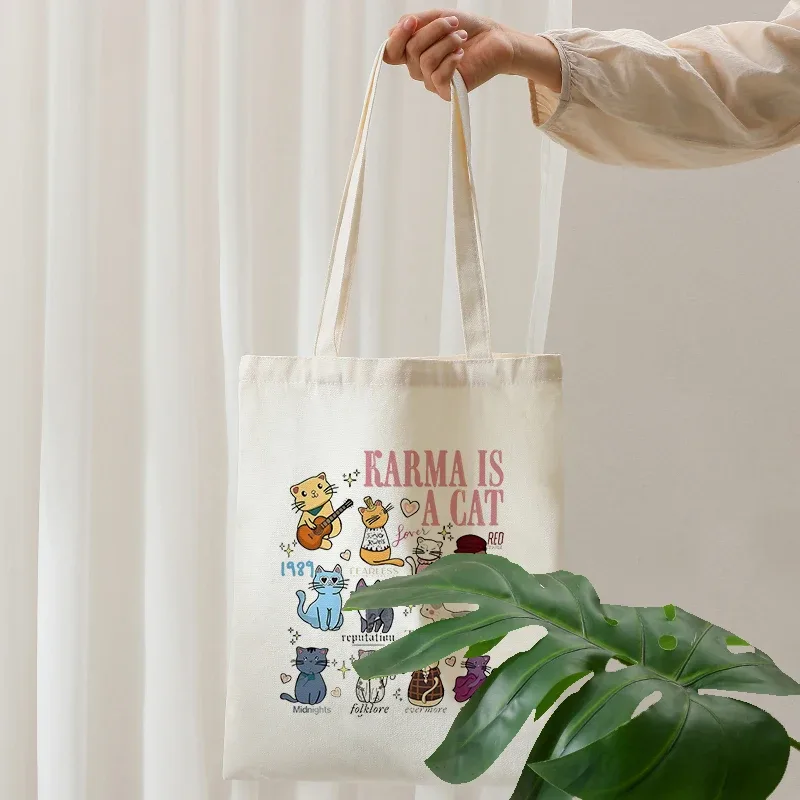 swifitie karma est un chat modèle sacs fourre-tout pour femmes pliable grand sac à main de voyage d'été pour les filles retour à l'école cadeau sac de plage