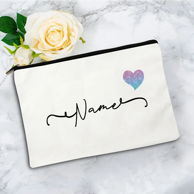 trousse de maquillage personnalisée avec nom en forme de cœur, sac de rangement pour articles de toilette pour femme, trousse à cosmétiques, cadeau de fête pour enseignant