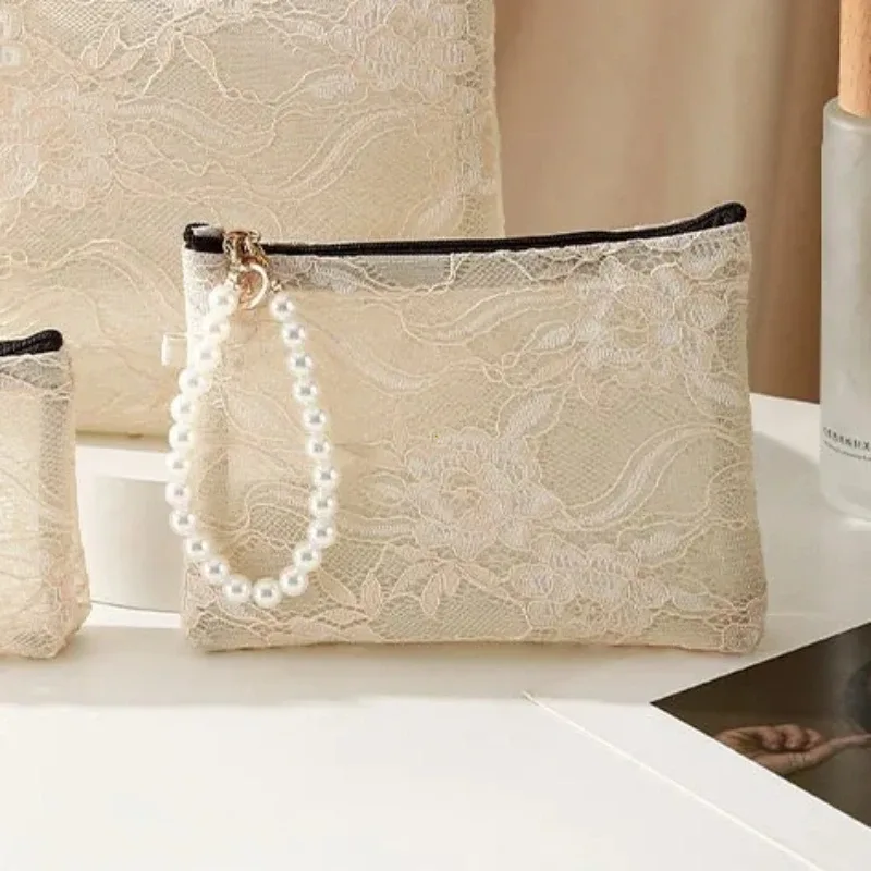 pochette à cosmétiques douce avec chaîne de perles d'imitation pour femmes, petit sac de maquillage en dentelle, organisateur de voyage, sac à main pour pièces de monnaie cosmétiques