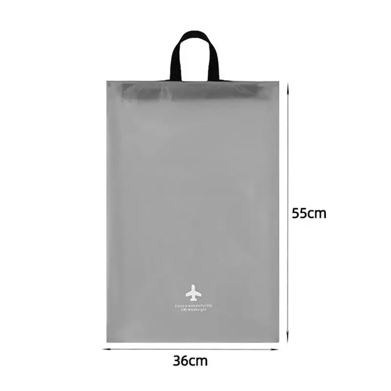ensemble de trois sacs de rangement de voyage minimalistes et modernes, un organisateur de bagages essentiel et un organisateur de garde-robe/sous-vêtements.