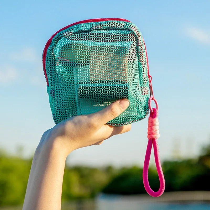 mini sac de maquillage en maille avec design dopamine perspective, sac de rangement pour crème solaire, clés, câbles, avec sangle de poignet amovible