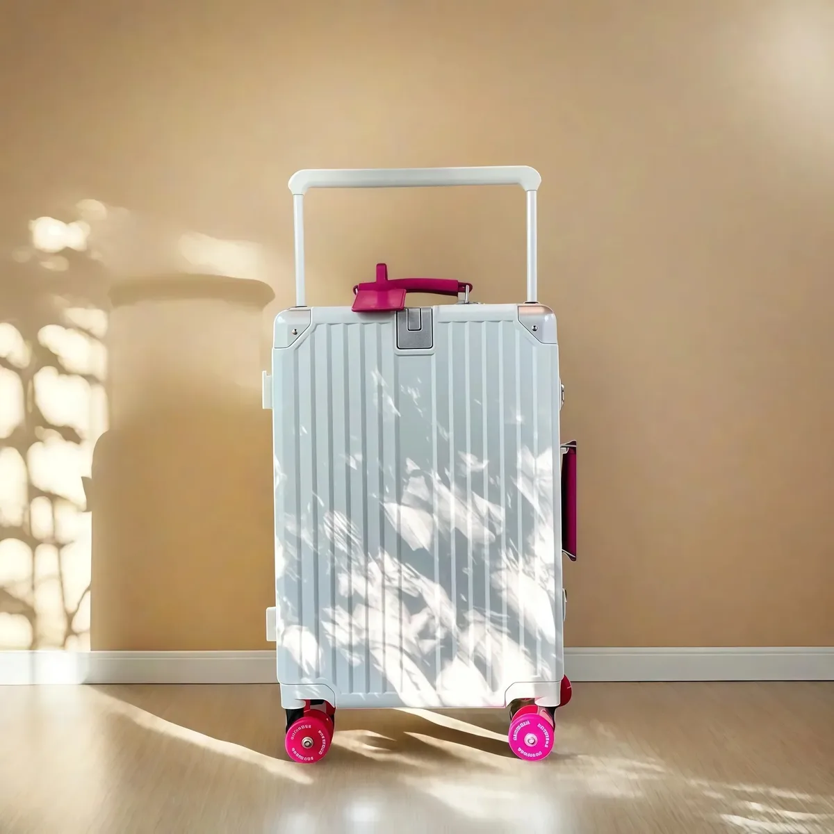 valise bagage roulant pc aluminium serrure tsa roues silencieuses poignées transport amovibles compartiments internes organisés usage voyage