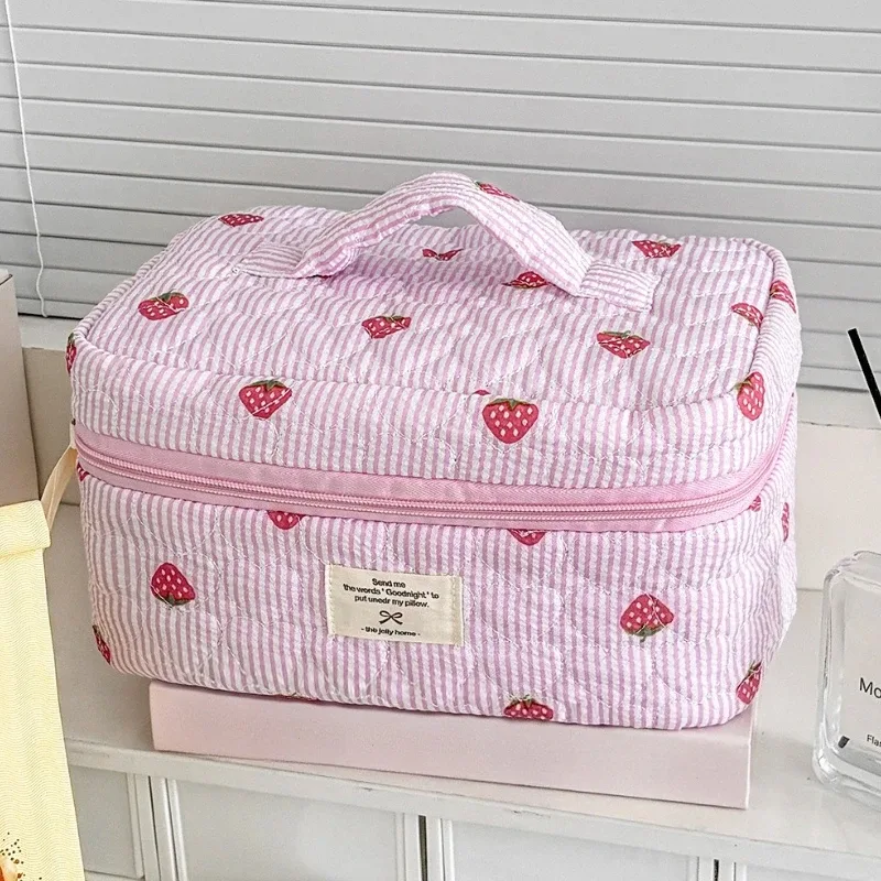 sac à cosmétiques matelassé rose fraise pour femmes, organisateur de voyage portable, pochette de rangement de maquillage de toilette, sac à main pour dames, sac à fermeture éclair