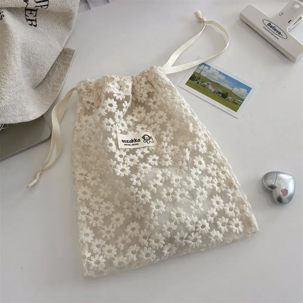 pochette de maquillage à cordon en dentelle brodée motif marguerite, sac de rangement en maille, mignon, pour l'été, voyage, cosmétiques, articles de toilette, soins de la peau, organisateur, emballage