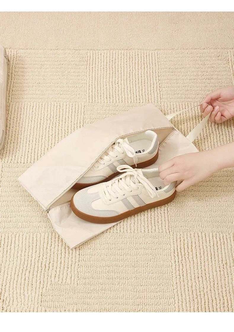 organisateur voyage polyester doux beige clair compartiments multifonctionnels organiser vêtements chaussures cosmétiques articles toilette