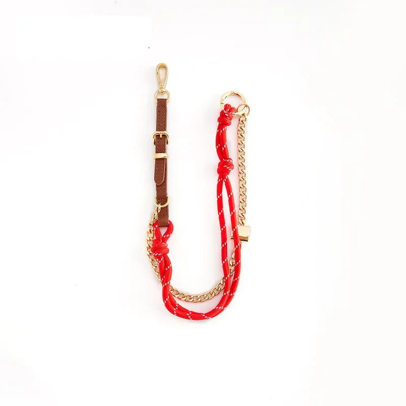 chaîne sac tressée rouge blanc boucles dorées accessoire modification sacs porté diagonale usage voyage