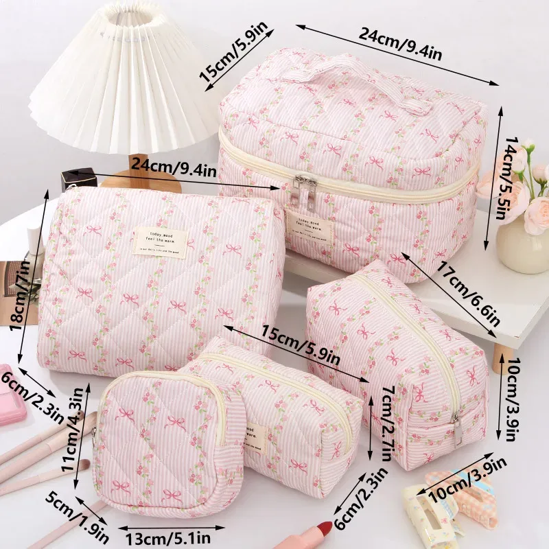 trousse cosmétique tissu coton fleur noire blanc voyage petite pochette carrée fermeture glissière étiquette mood durabilité