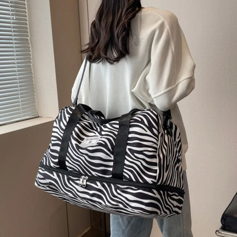 sac de voyage imperméable et tendance pour le sport, sac de rangement portable en nylon pour vêtements de sport pour femmes, pochette de gym multifonctionnelle avec séparation sec/humide.