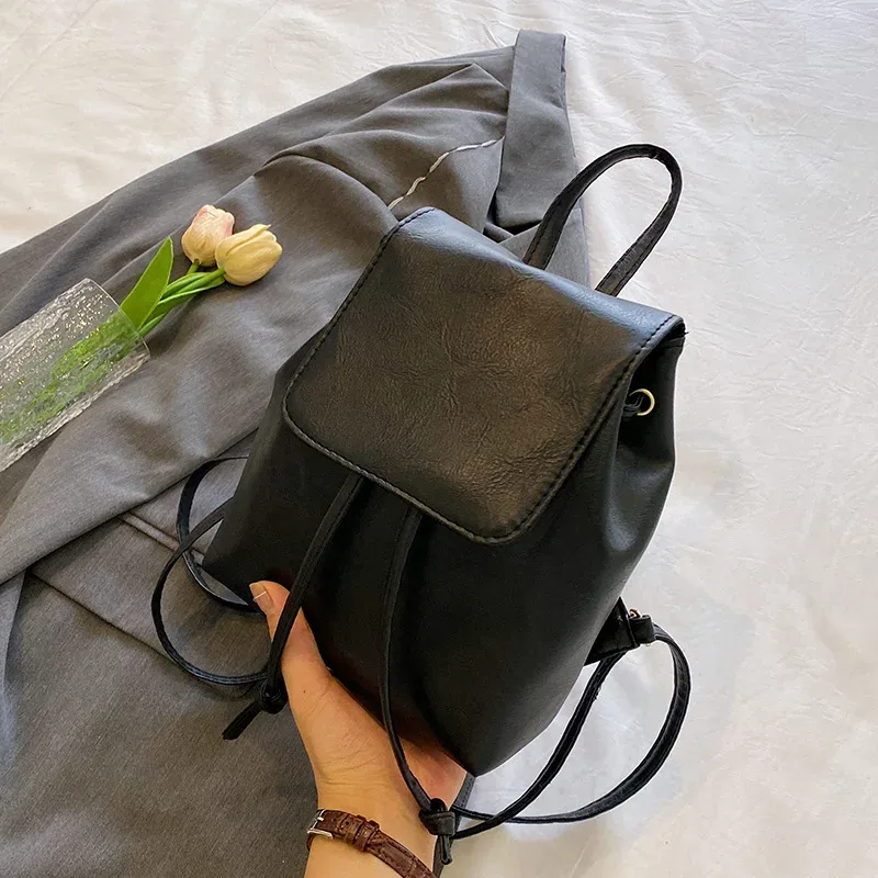 sac à dos à rabat en cuir pu pour femmes, petit sac à dos d'école texturé à cordon de serrage, sacs de voyage à la mode pour filles