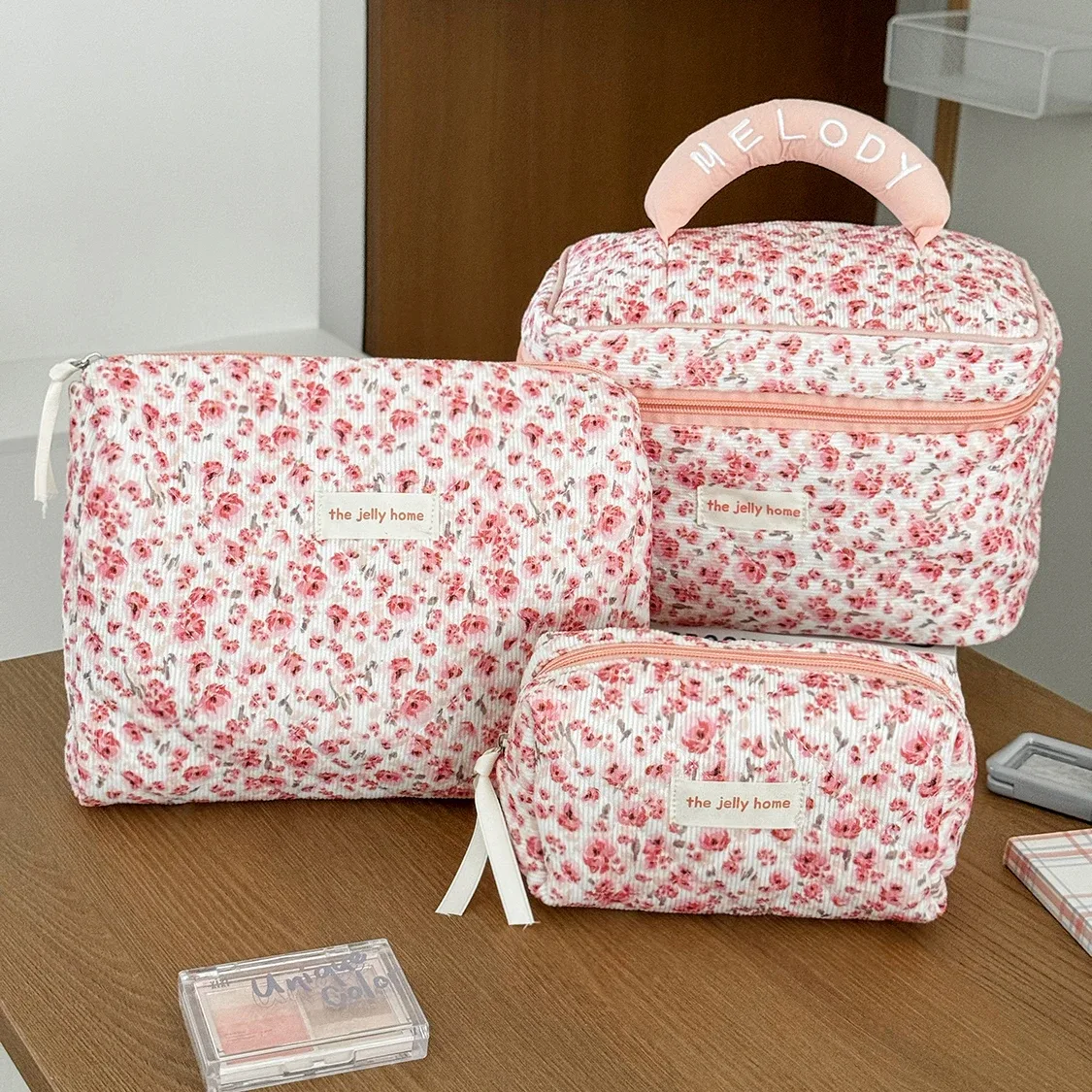 pochette à fleurs roses pour femmes, pochette de rangement pour outils de maquillage et de toilette, fourre-tout portable de voyage, sac à cosmétiques matelassé
