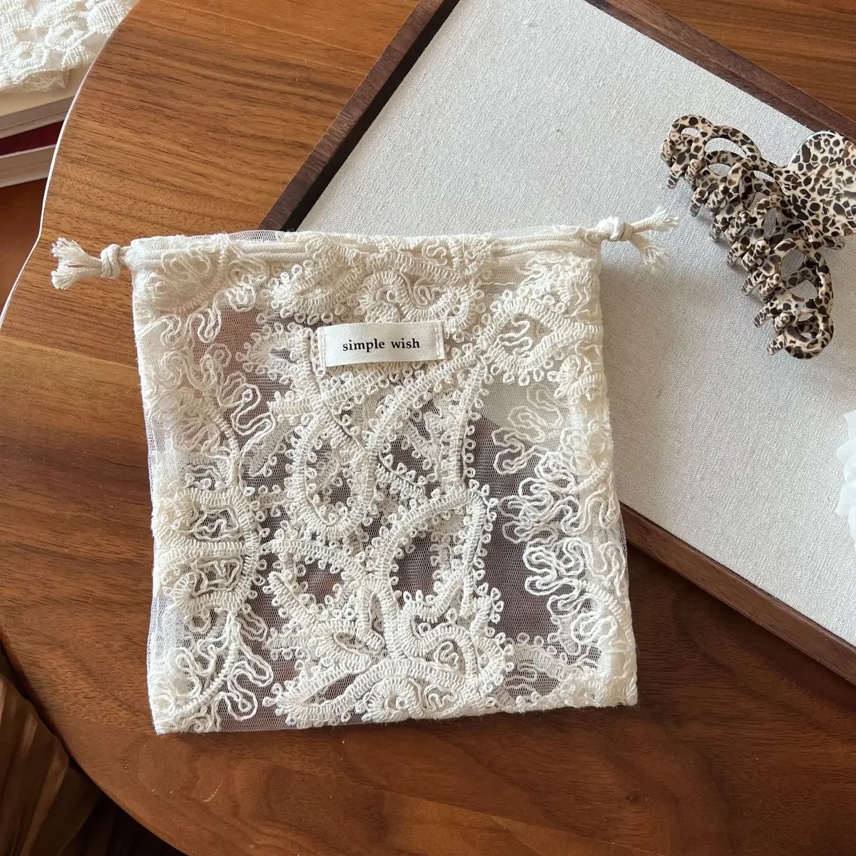 pochette de rangement rétro en dentelle abricot, brodée et ajourée, organisateur polyvalent pour accessoires de cheveux et rangement d'écouteurs