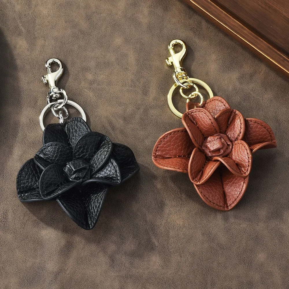pince clef fleur noire ornementation sac main anneau métallique fermoir superieur décoration tridimensionnelle voyage femmes