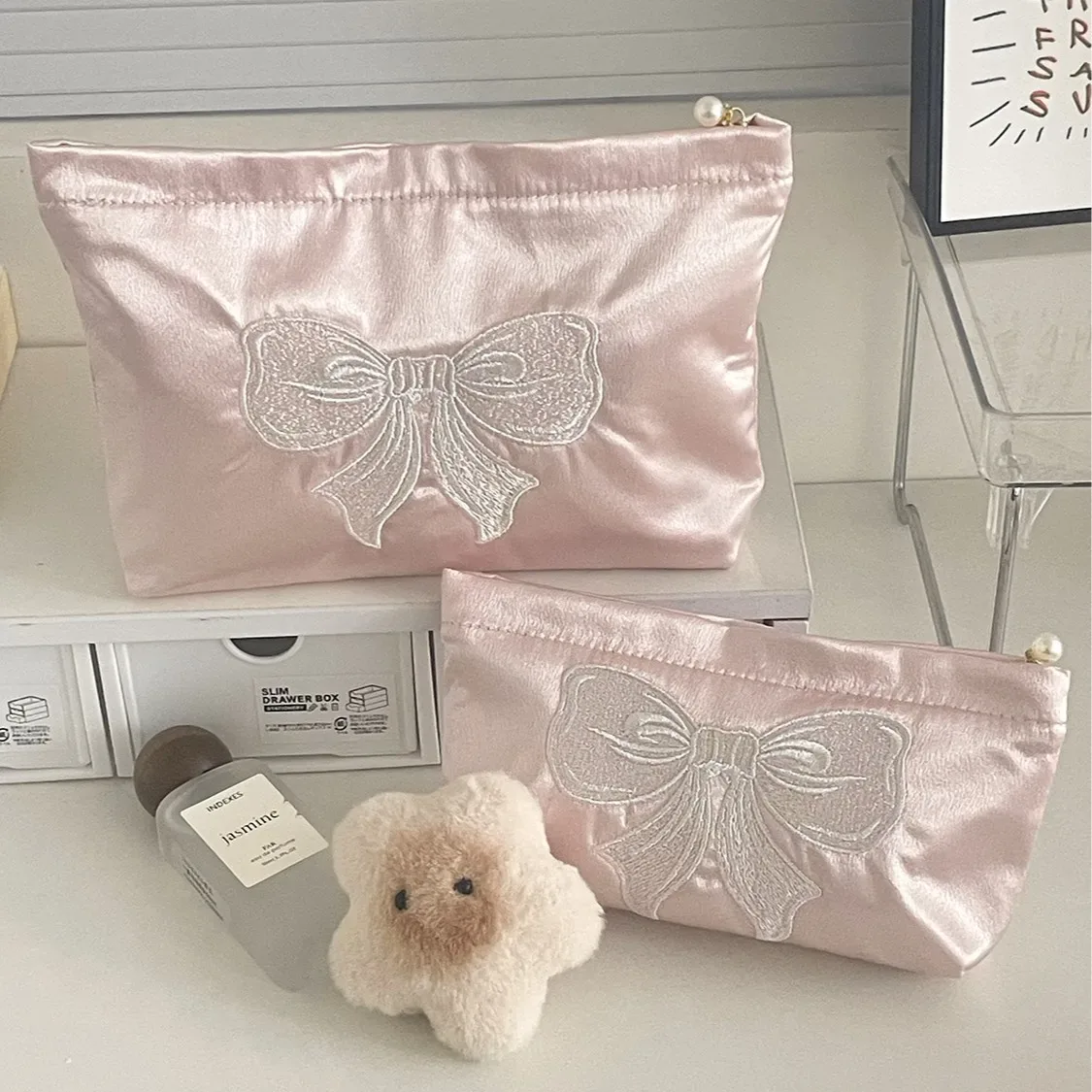 Pochette de maquillage rose nacrée avec nœud, mignonne et féminine, en satin brodé, grande capacité, sac de rangement pour cosmétiques