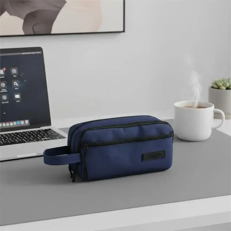 trousse de toilette durable pour hommes et femmes avec design imperméable, idéale pour les voyages