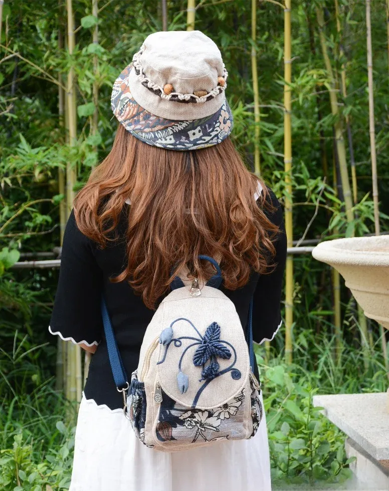 sac à dos brodé artistique pour femmes, design ultra léger pour un transport sans effort, sacs à bandoulière élégants, sac à dos compact