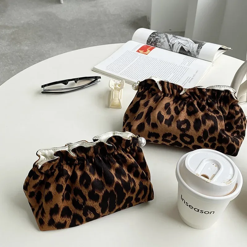 trousse de maquillage à fermeture éclair perlée pour femme, trousse de toilette de grande capacité, trousse de maquillage imprimée léopard, cadeau de voyage pour femme, mode