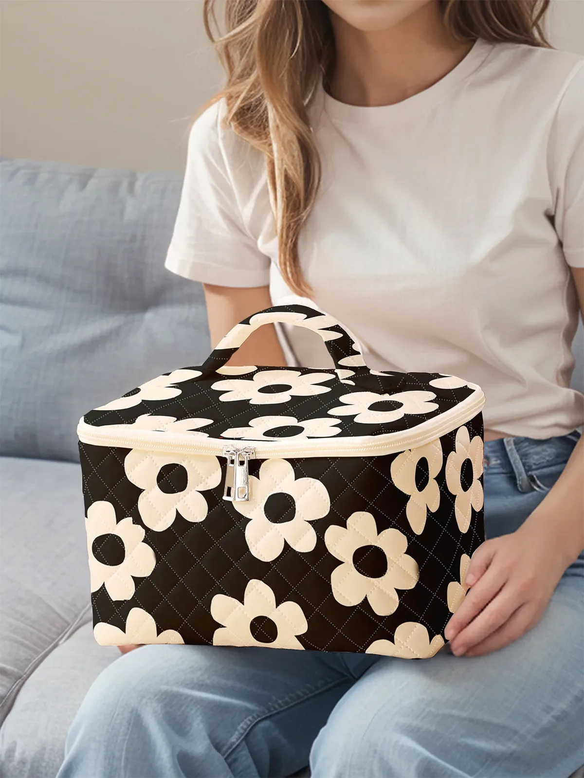 cosmétiques de voyage portables avec petits motifs de fleurs jaunes, sac de rangement de voyage de grande capacité, trousse de maquillage mignonne et élégante, 1pc