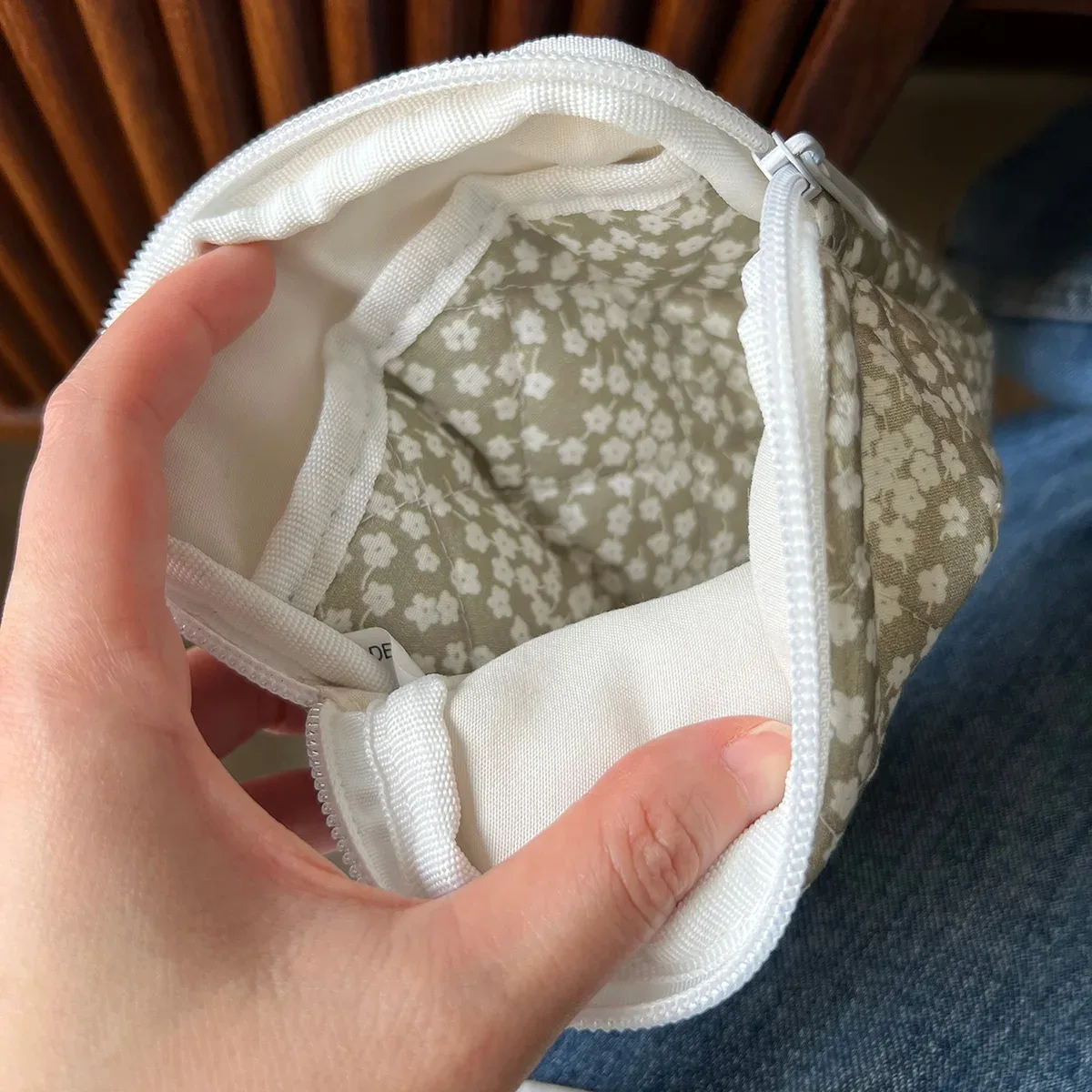 sac de rangement carré à motifs de petites fleurs grises, petit sac cosmétique portable carré, sac de rangement pour serviettes hygiéniques