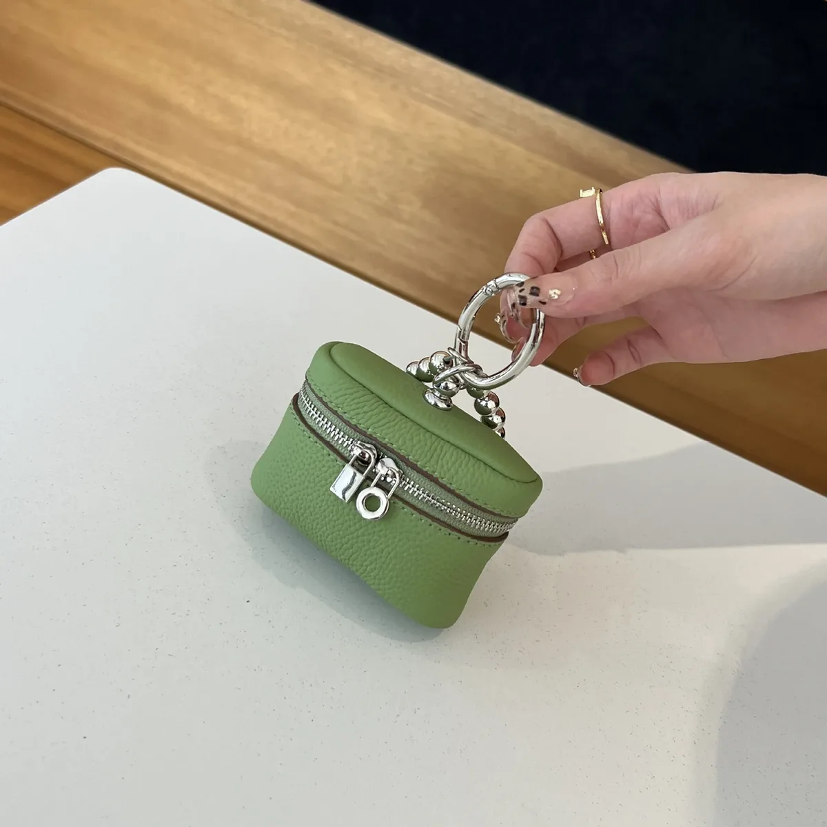 lettres personnalisées gratuites sac en peau de vache charme petit porte-monnaie ins vent simple portable sac de cou rouge à lèvres organisateur sac écouteur sac
