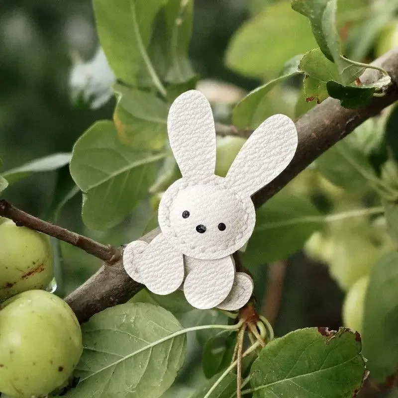 1 breloque de sac en forme de lapin mignon - cuir synthétique léger avec boucle en acier inoxydable, adorable motif de lapin pour sacs à dos