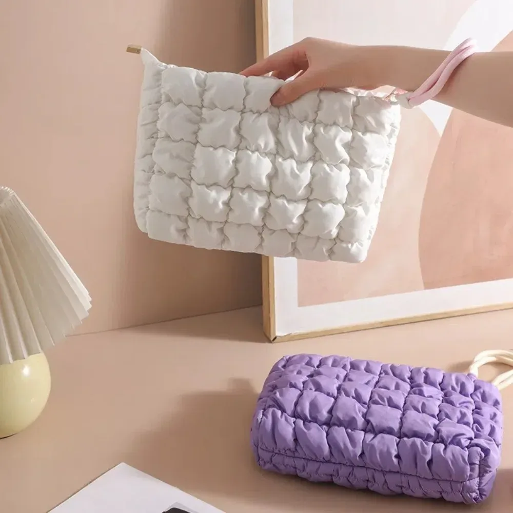 sac de maquillage matelassé bouffant mignon, sac à cosmétiques pour femmes et filles, pochette de toilette de voyage bouffante, sac à fermeture éclair à carreaux, sac de rangement de maquillage