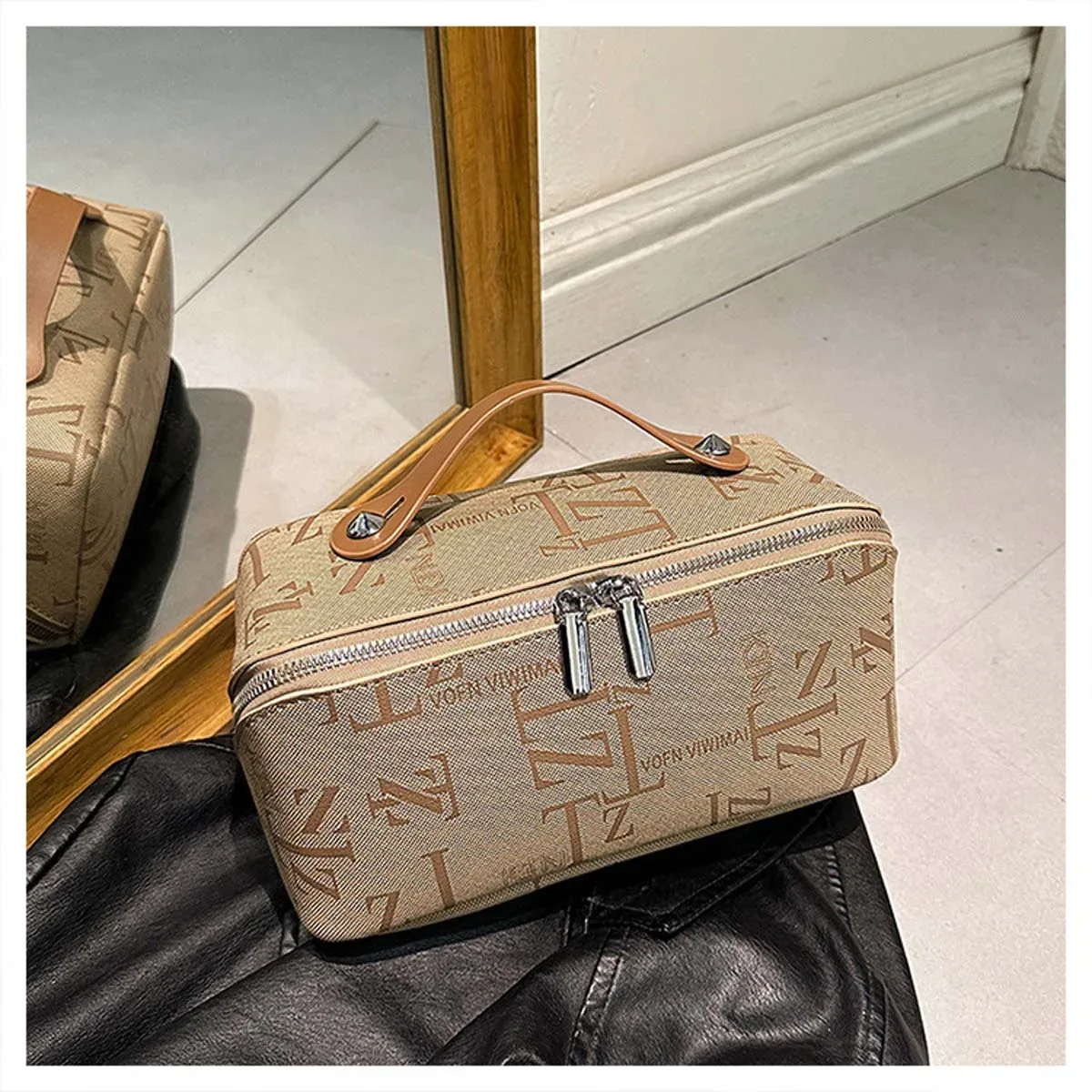 nouveau sac à cosmétiques à la mode, sac de rangement portable et polyvalent de voyage, sac de toilette imprimé rétro haut de gamme de grande capacité