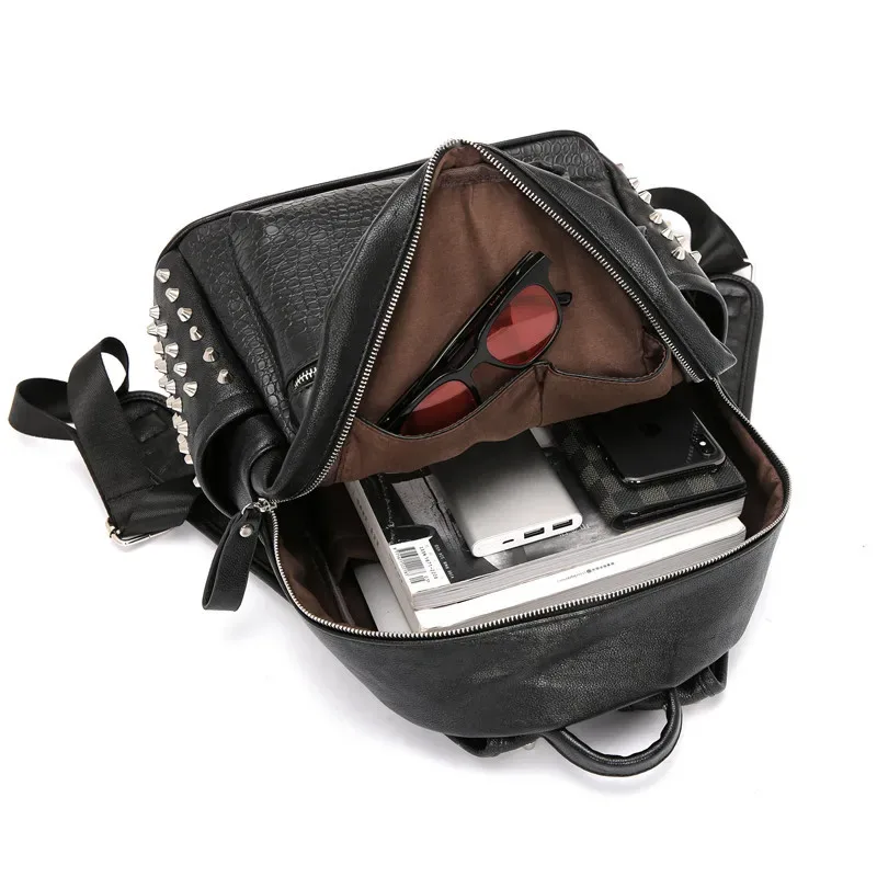 sac à dos pour homme tendance avec rivets, grande capacité, motif crocodile, sac à dos pour ordinateur portable 15,6 pouces, sac de voyage décontracté, sac à dos en cuir pu noir