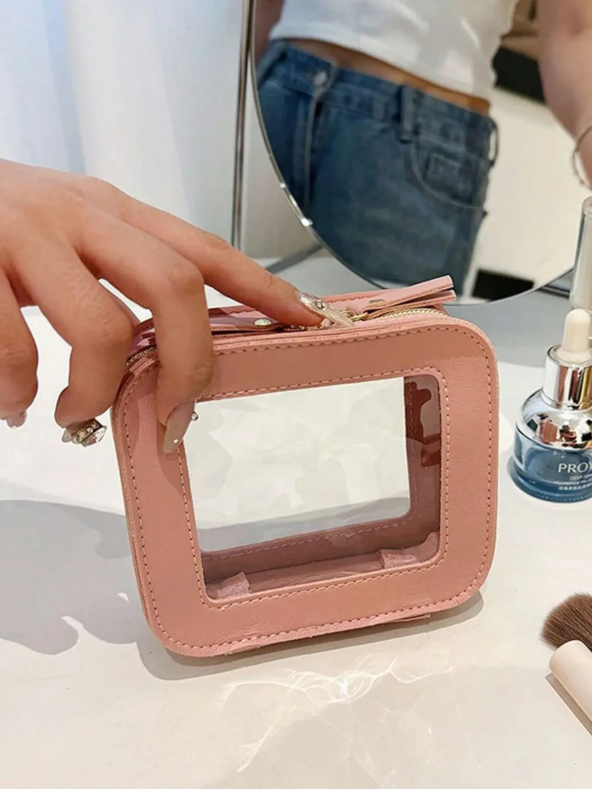 mini trousse de maquillage transparente en similicuir vegan saffiano avec fenêtre visible, petite et mignonne, pour ranger rouges à lèvres et cosmétiques, idéale pour sac à main ou pochette.