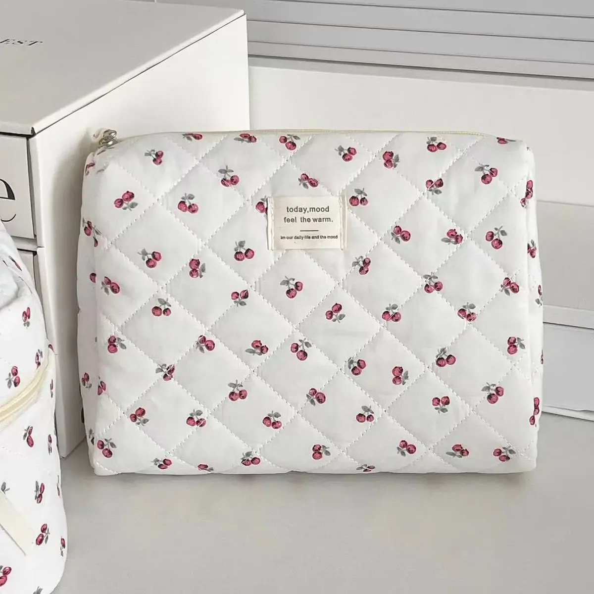 pochette de maquillage cherry pour femmes, sacs cosmétiques tendance, pochette de voyage portable et mignonne, sac à main en coton matelassé avec fermeture éclair