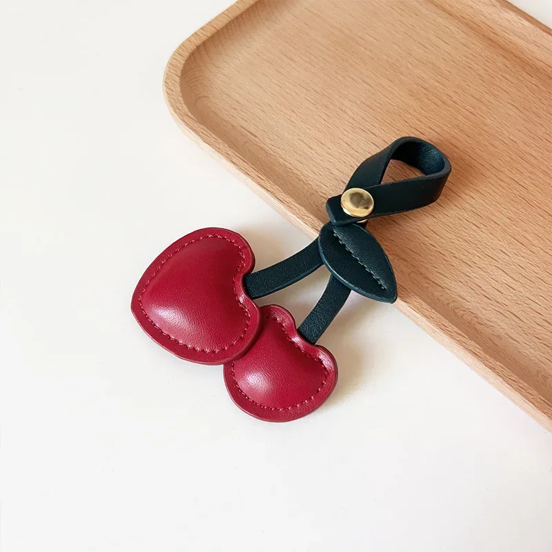 xmessun nouveau porte-clés pendentif cœur cerise rose pour sac à dos femme, breloque en cuir véritable tendance
