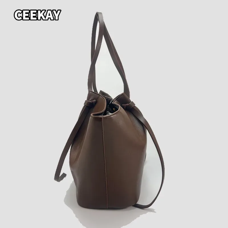 sacs à bandoulière trapèze grande capacité pour femmes, sacs à main de créateur avec fermoir métallique, sacs fourre-tout en cuir pu de haute qualité pour le quotidien