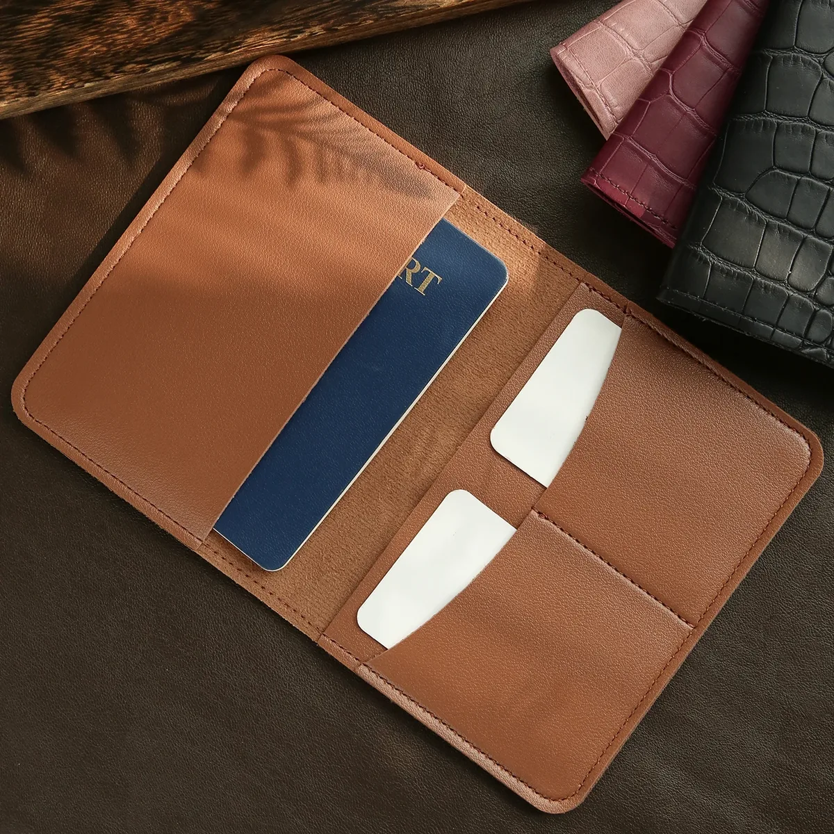 housse de passeport en cuir pu texturé crocodile de luxe avec nom personnalisé en feuille d'or, organiseur de documents de voyage multi-emplacements, cadeau souvenir