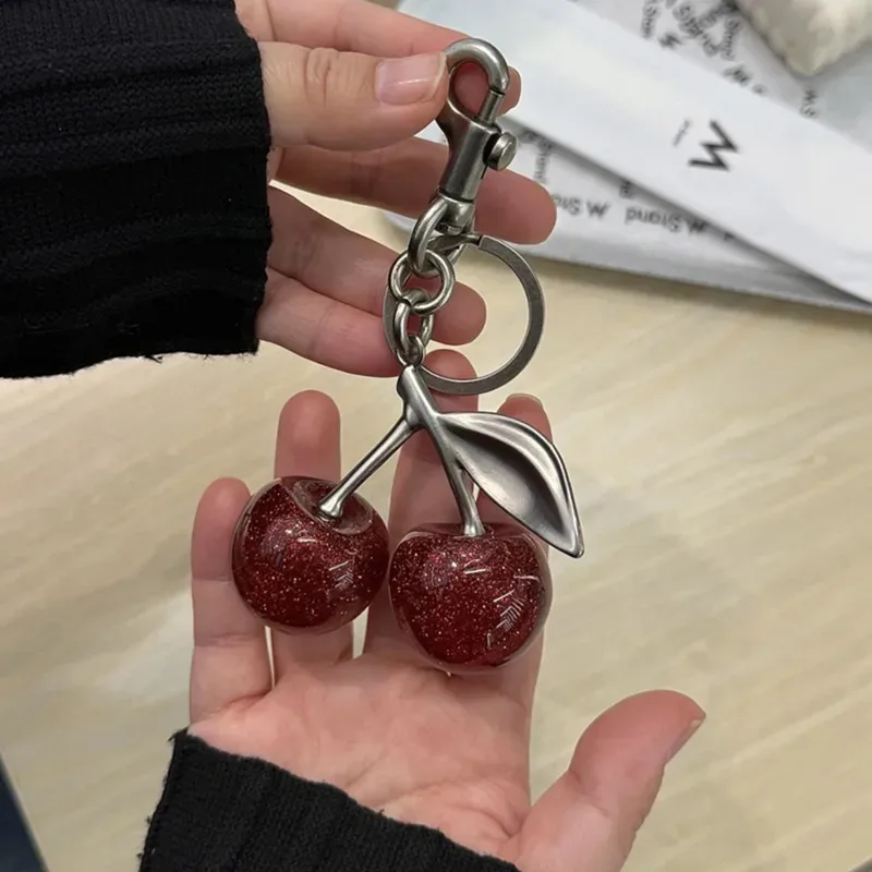 accessoire de charme cerise noire, pendentif cerise, porte-clés, pendentif à la mode pour sac d'entraîneur, sac à main pour femmes, sacs à bandoulière