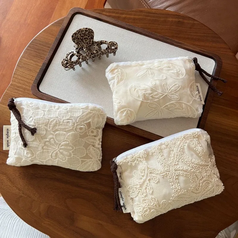 sac de rangement de cosmétiques brodé en dentelle rétro, mini sac de maquillage pour femmes, porte-monnaie portable, portefeuille, sac de rangement de cosmétiques et de rouge à lèvres