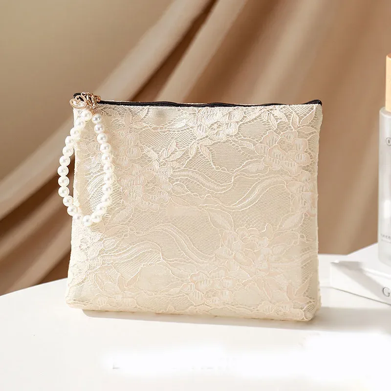 pochette à cosmétiques douce avec chaîne de perles d'imitation pour femmes, petit sac de maquillage en dentelle, organisateur de voyage, sac à main pour pièces de monnaie cosmétiques