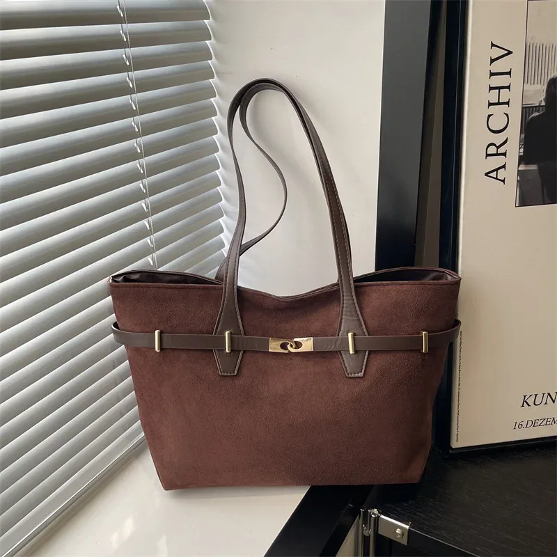 sacs fourre-tout à bandoulière imprimé léopard avec garniture en similicuir marron et détail de fermoir doré, sacs à main spacieux pour femmes, pour le travail et l'usage quotidien