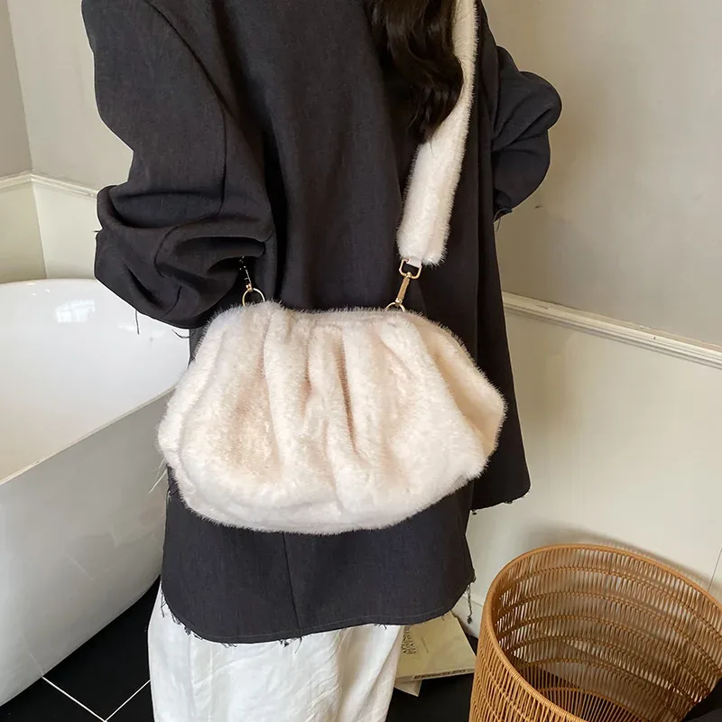 pochette supérieure à texture polyvalente et confortable pour femmes, sac à bandoulière nuage moelleux d'hiver, sac de rangement rétro en fourrure pour les déplacements