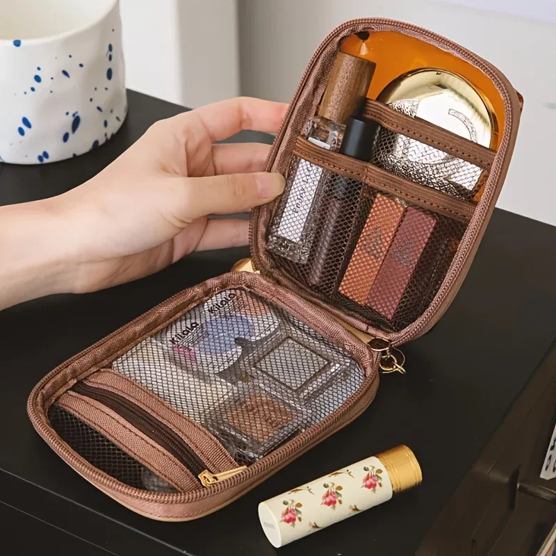 trousse toilette pvc beige motif transparent poignée dorée cosmétiques maquillage voyage usage polyvalent conception portable durabilité organisé rouges lèvres fards paupières miroir