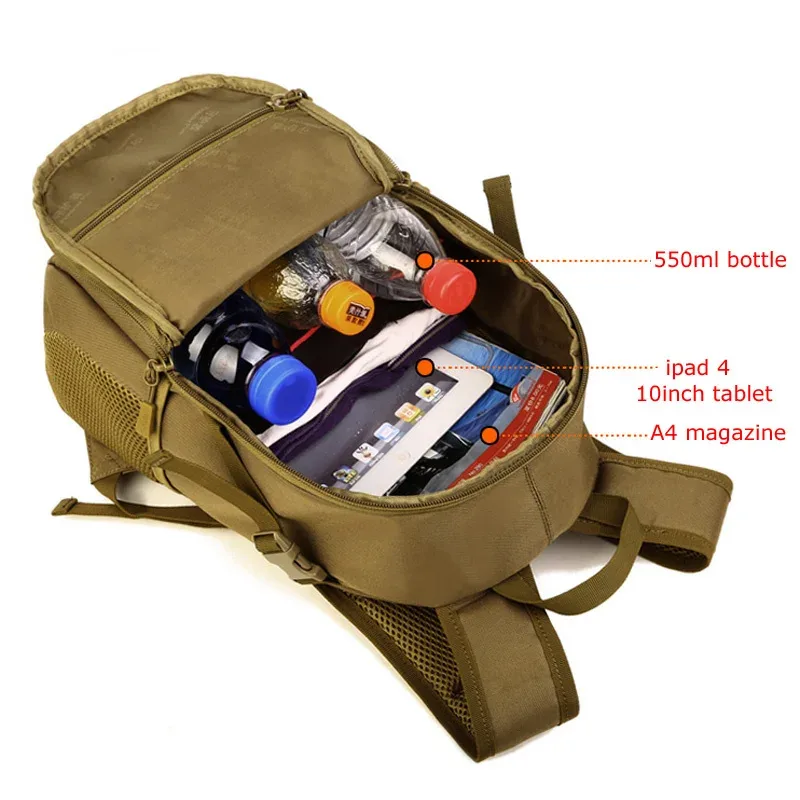 sac dos kaki bandes noires motif camouflage vert nylon polyestere poche integree fermeture éclair bandoulière arquée usage voyage extérieur sport camping chasse pechetrekking mini