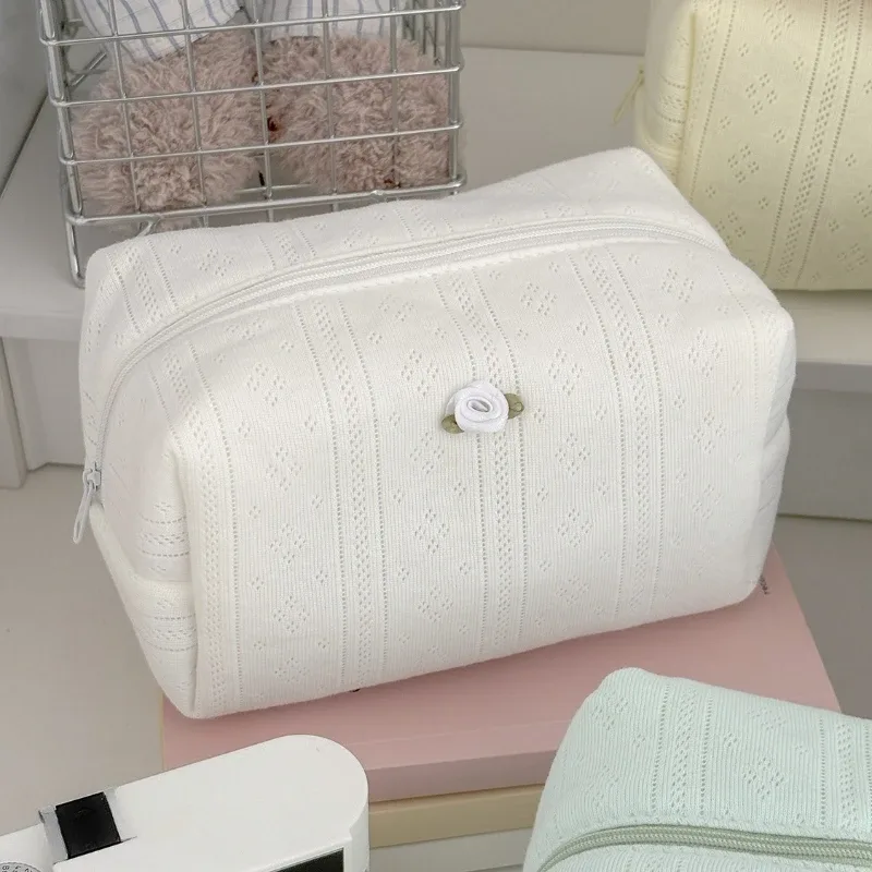 trousse de maquillage florale avec nœud en dentelle pour femmes, trousse de toilette de grande capacité, organisateur de cosmétiques de voyage, pochette portable coréenne mignonne pour femmes