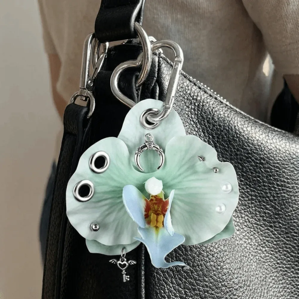 porte-clés créatif en forme de fleur d'orchidée et de lys, décoration de sac à dos, cadeaux, pendentif de sac floral, porte-clés d'orchidée papillon coloré
