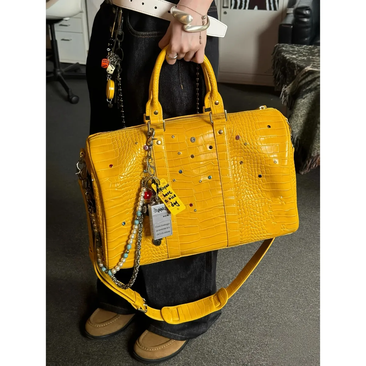 sacs à main décontractés, sacs de voyage, grande capacité, unisexe, sac à bandoulière, couleur jaune crocodile, orné de diamants et de pierres précieuses colorés.