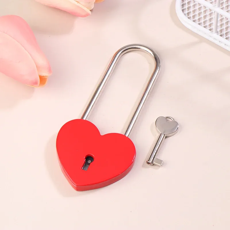 cadenas forme coeur métal rose jaune rouge noir violet gris bronze blanc voyage usage personnel sécurité antiquité
